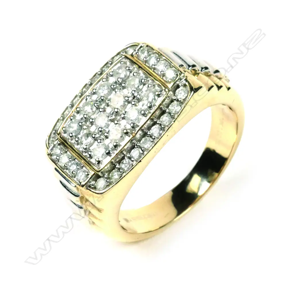 A substantial 10ct yellow gold and diamond cluster ring Image 1++