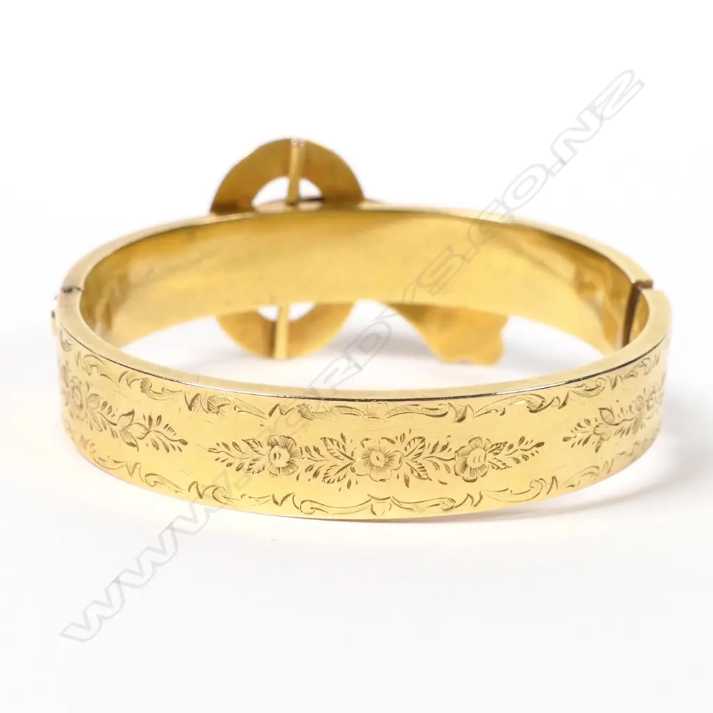 A Victorian gold and garnet hinged bangle Image 1++