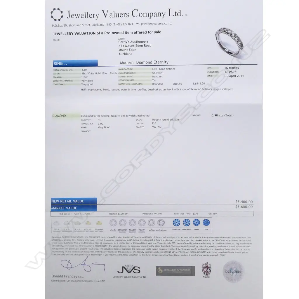 An 18ct white gold and diamond set band Image 1++