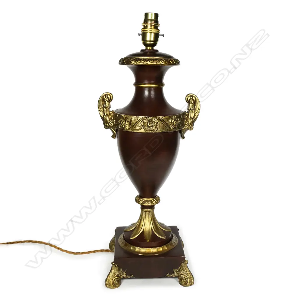 A decorative French table lamp Image 1++