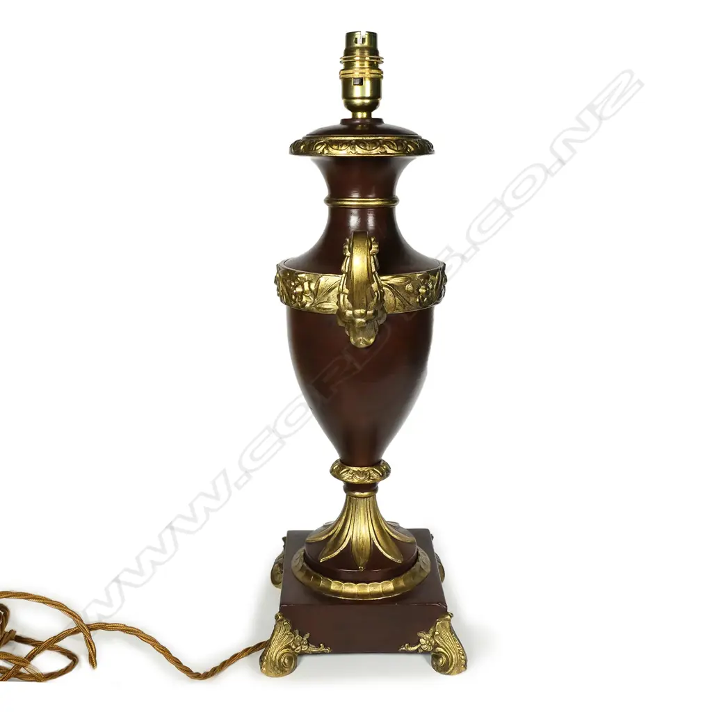 A decorative French table lamp Image 1++