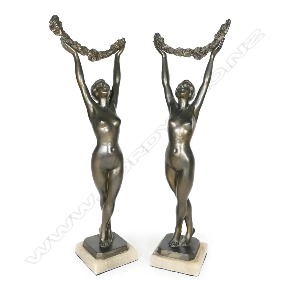 A pair of bronzed Art Deco figures Image 1++