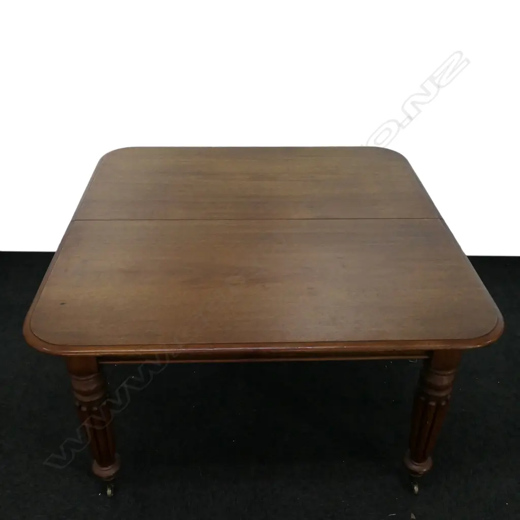 A Victorian mahogany two leaf extension dining table Image 1++