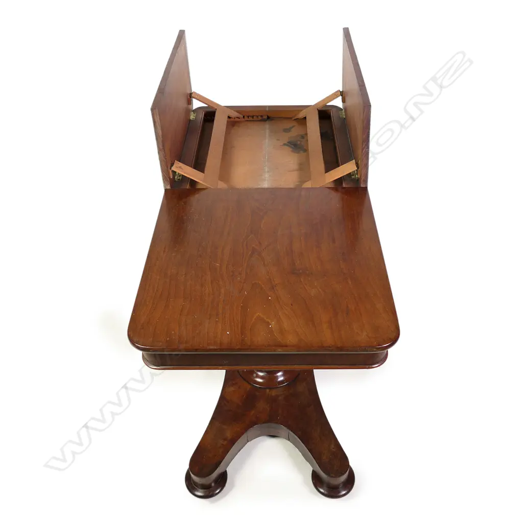 A William IV mahogany telescopic reading table Image 1++