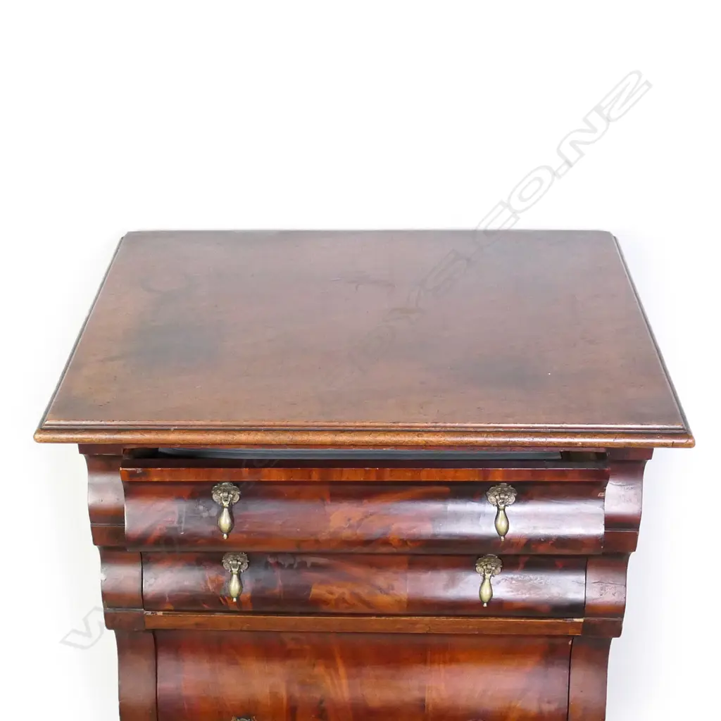 A 19thC mahogany four drawer chest Image 1++