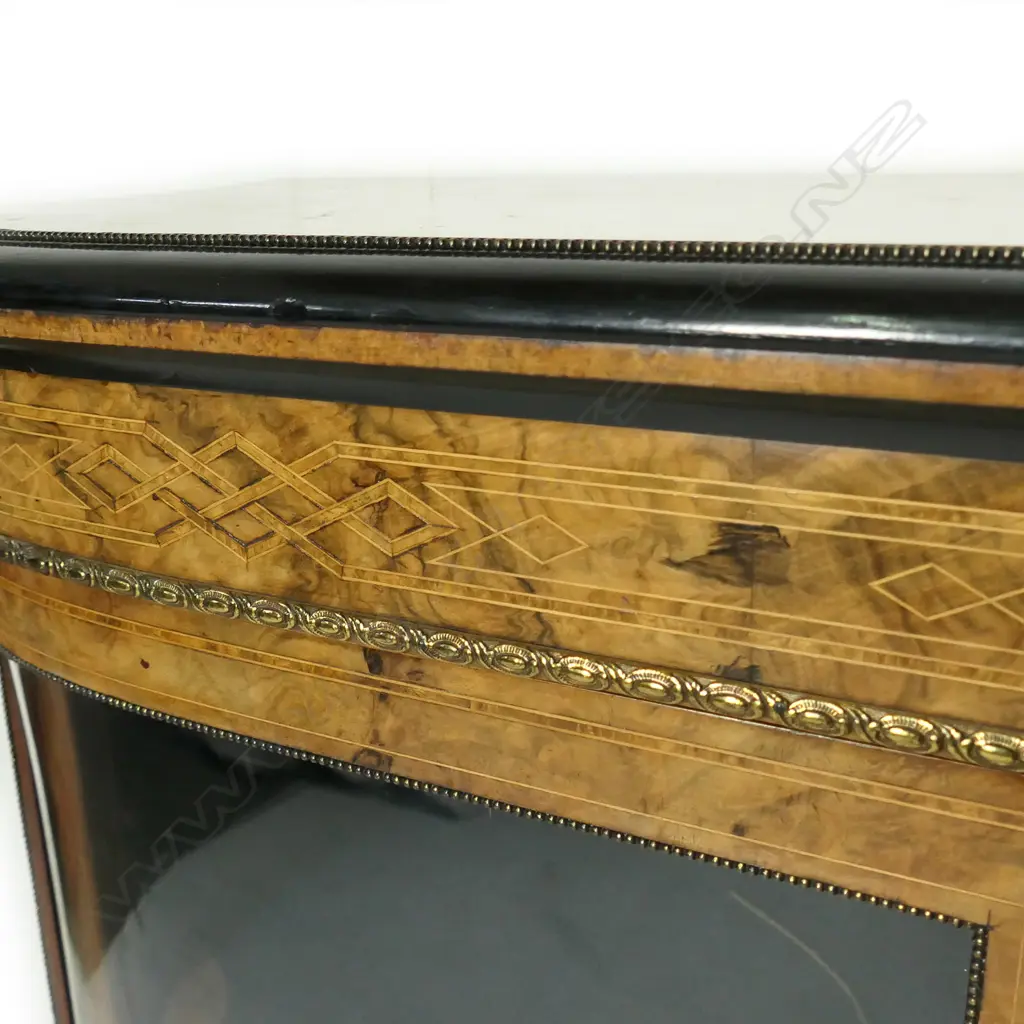 A quality Victorian burr walnut credenza Image 1++