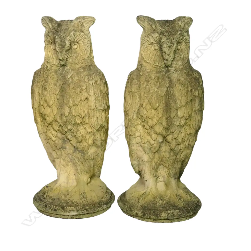 A pair of classical Church Stone owl garden ornaments Image 1++