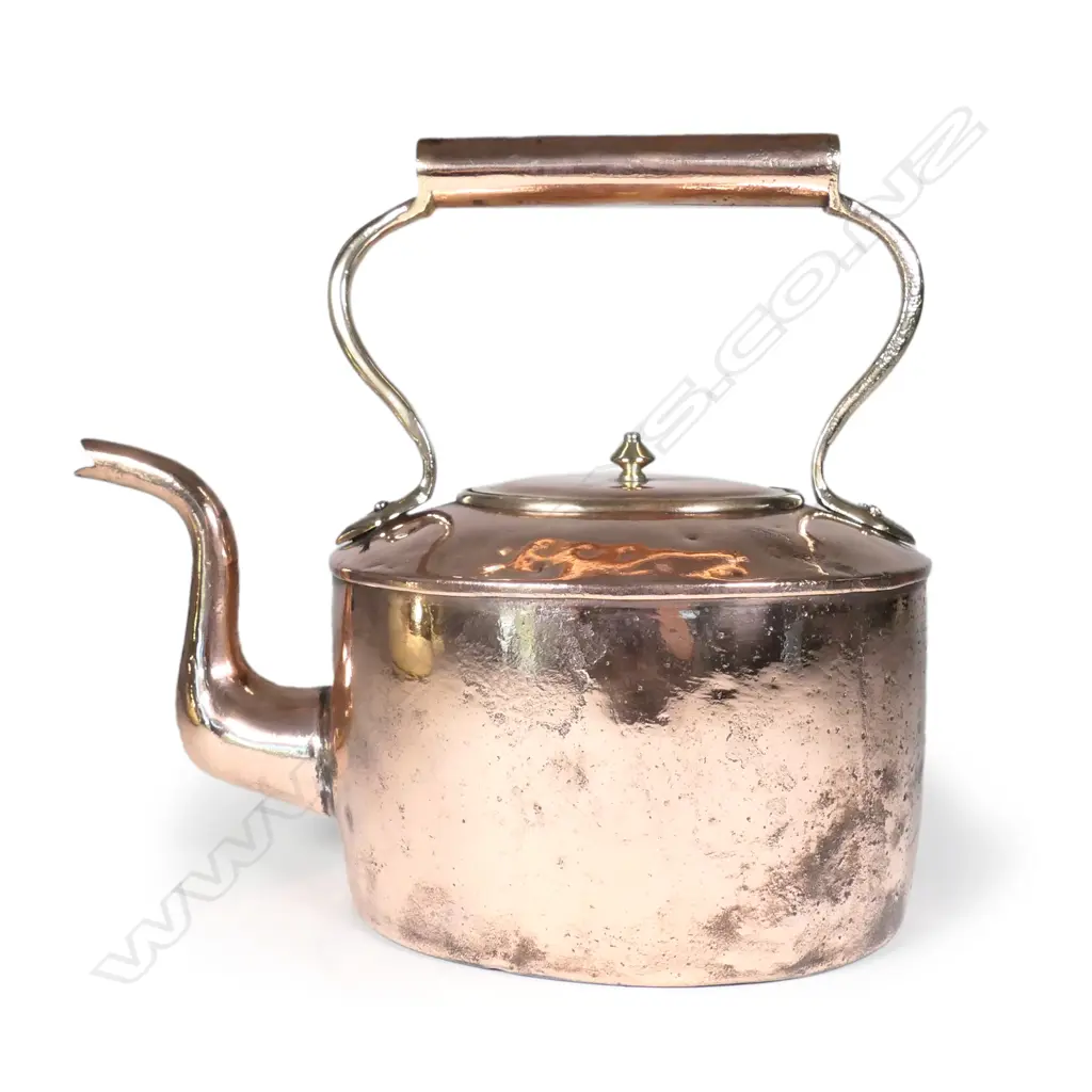 A Victorian copper kettle Image 1++