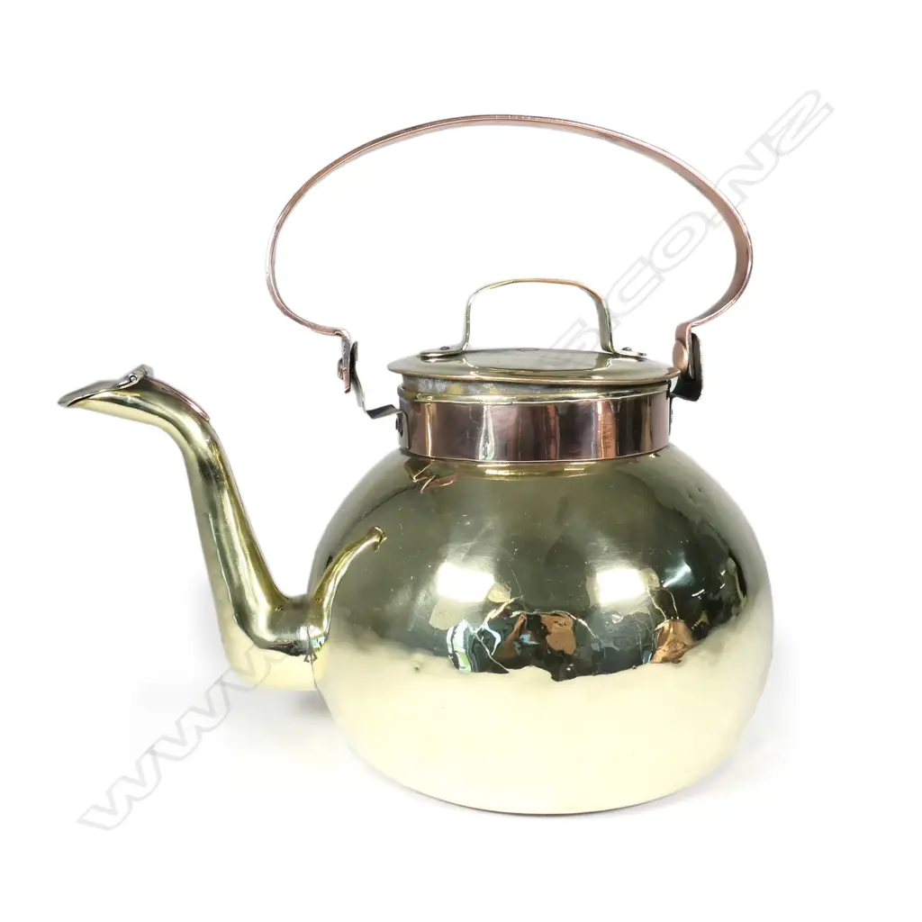 A brass and copper Dutch kettle Image 1++