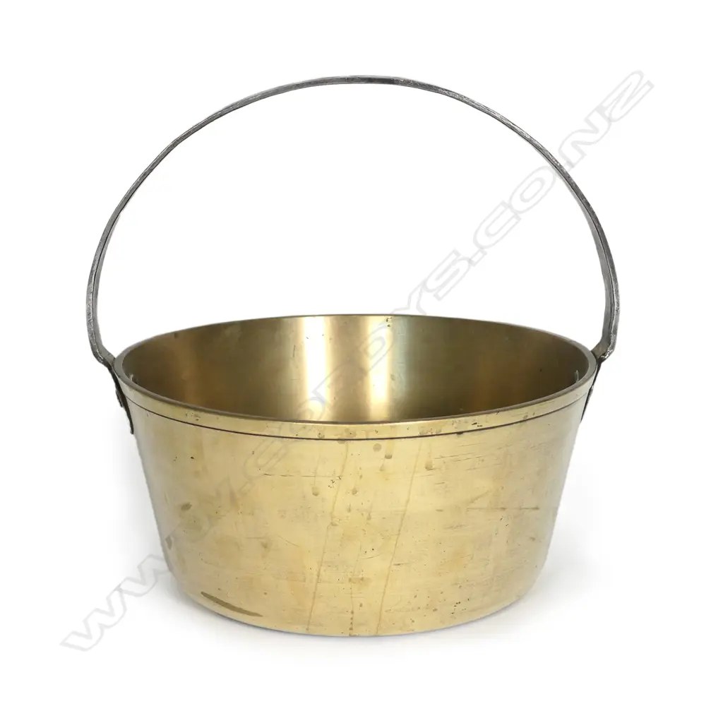 A small Victorian brass preserving pan Image 1++