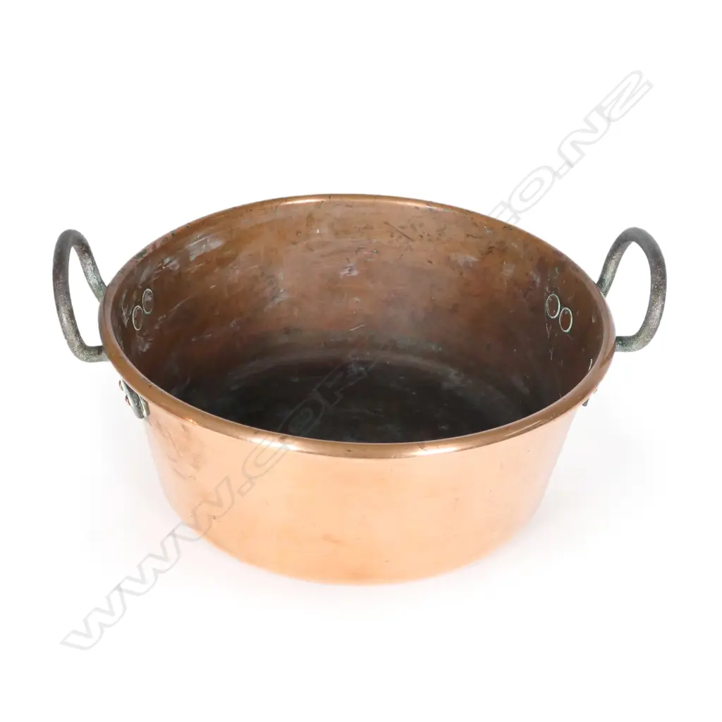 A Victorian copper preserving pan Image 1++