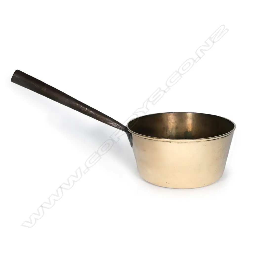 A large heavy brass saucepan Image 1++