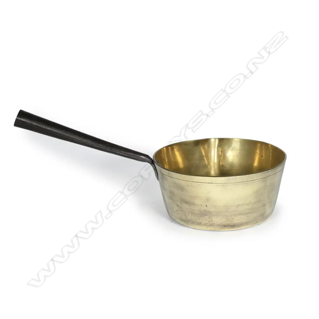 A heavy brass saucepan Image 1++