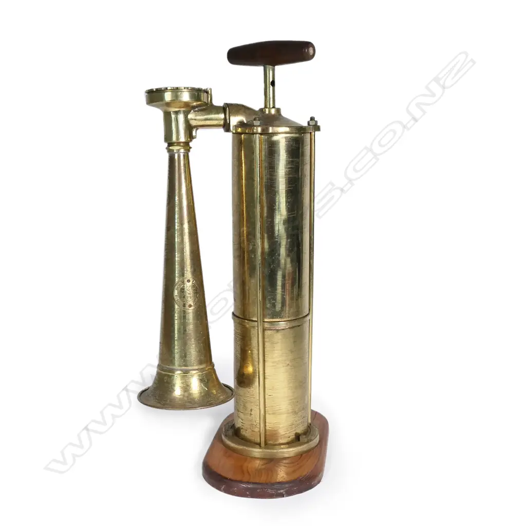 A brass 'Tyfon' patent marine manual foghorn Image 1++
