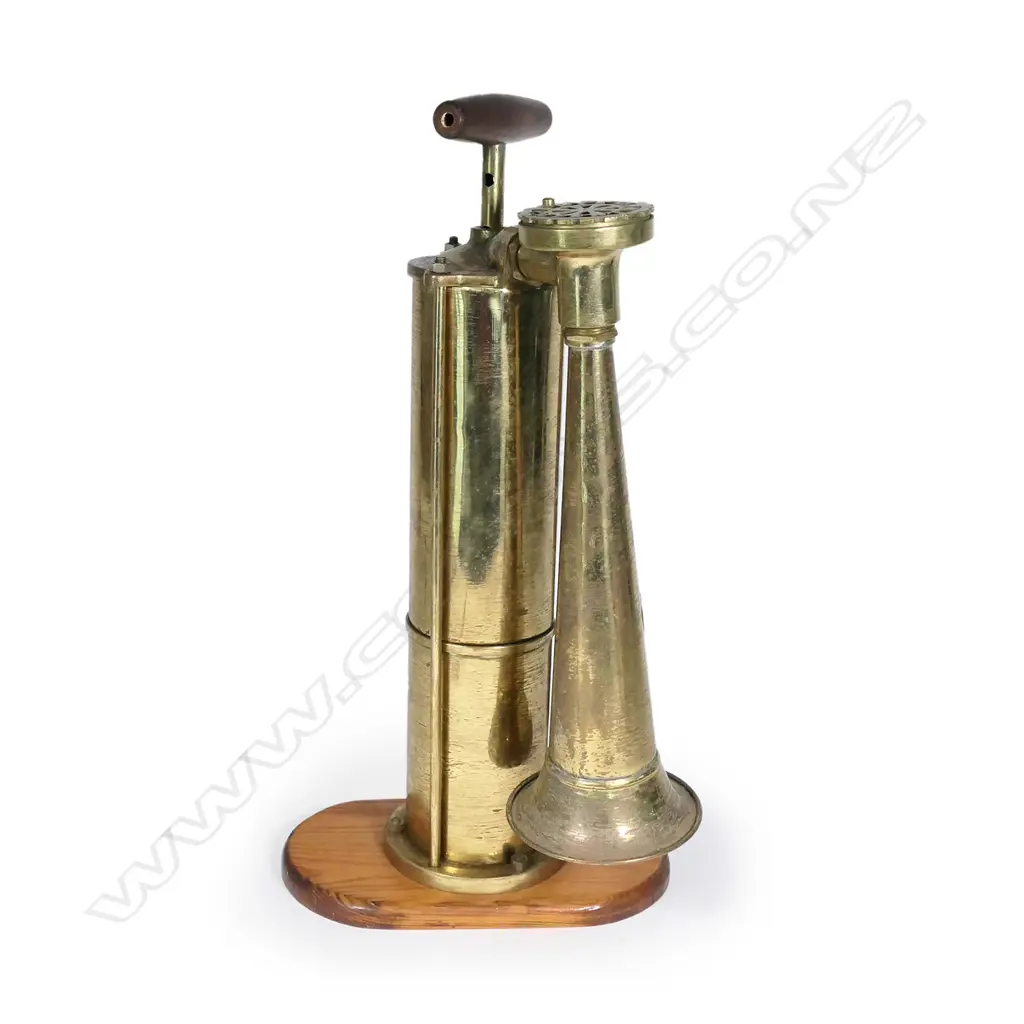 A brass 'Tyfon' patent marine manual foghorn Image 1++
