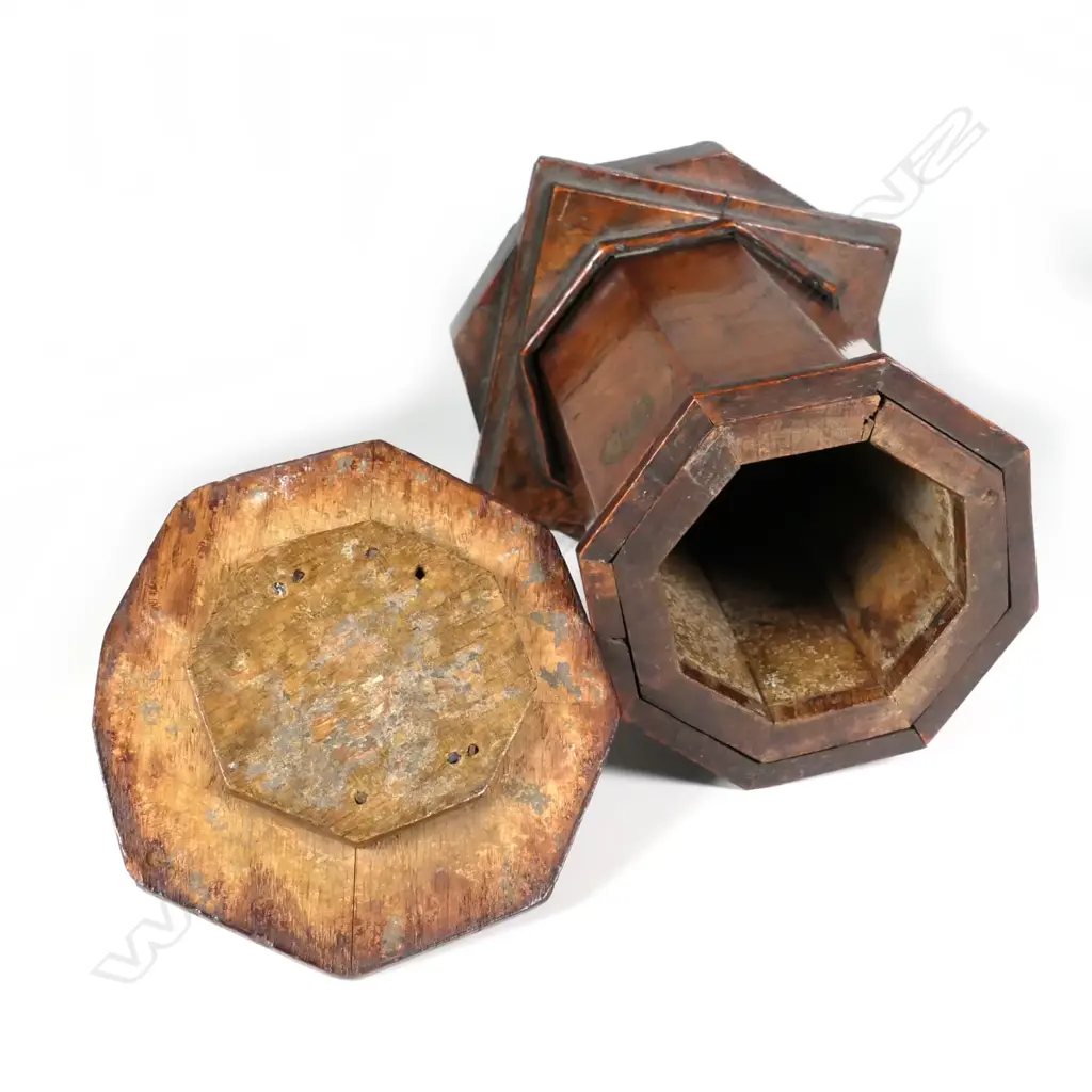 A 19thC elm octagonal pillar-box tea caddy Image 1++
