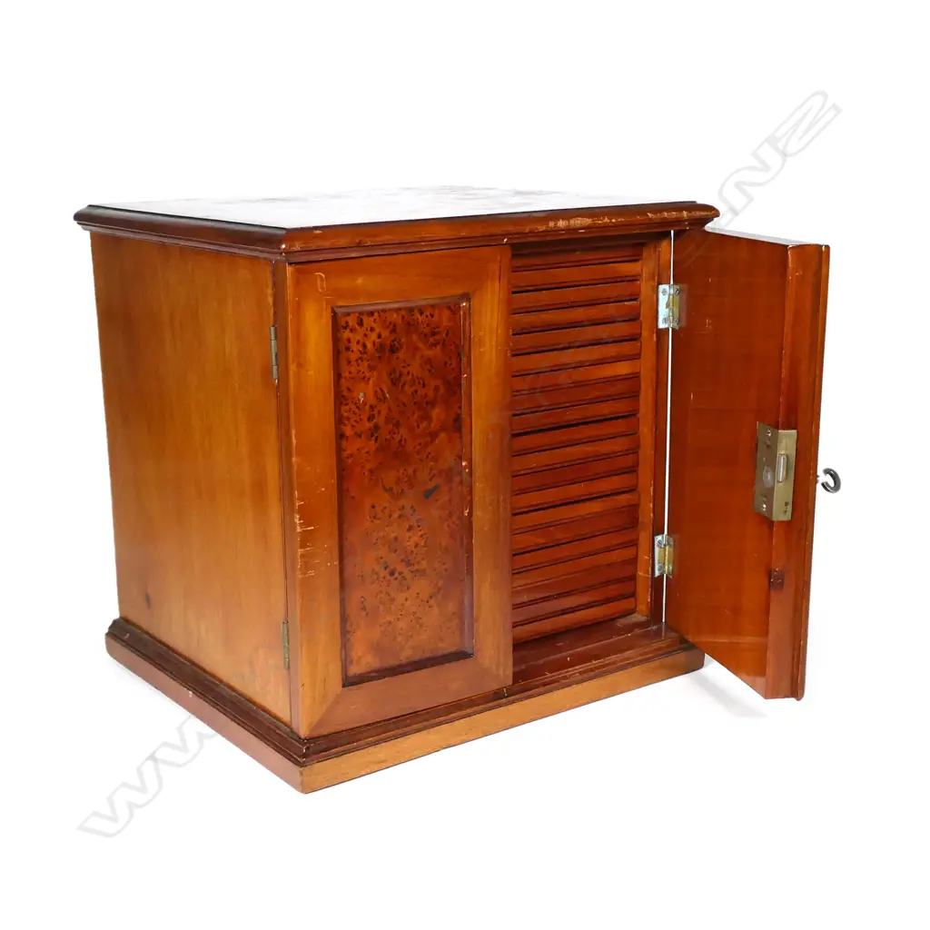 An Edwardian coin collector’s cabinet Image 1++