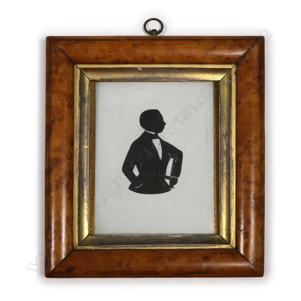 A 20thC miniature silhouette portrait of a man Image 1++