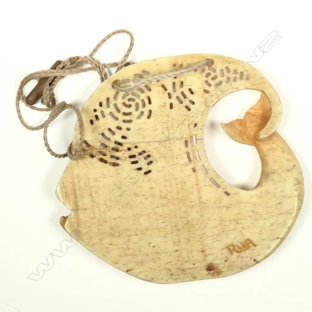 A large Maori carved whale bone pendant Image 1++