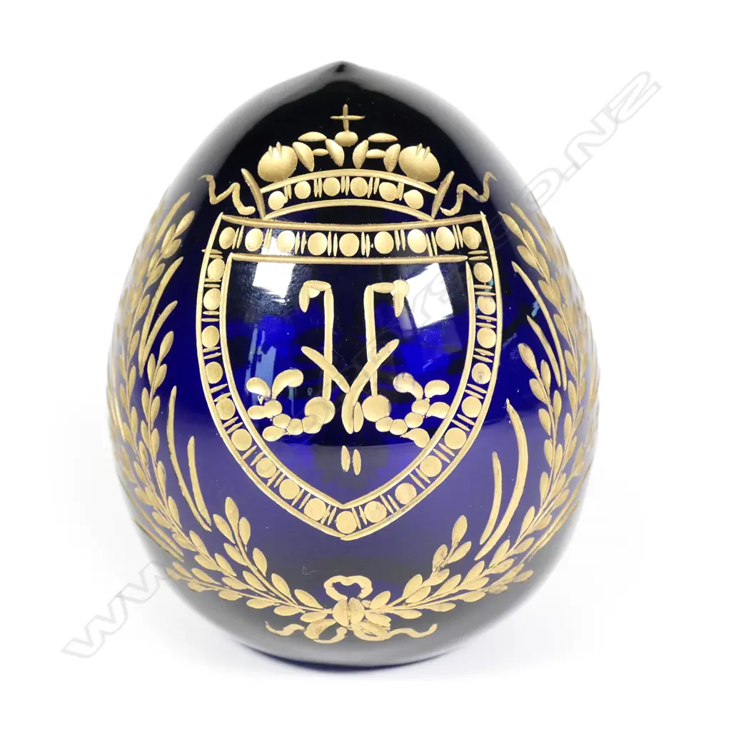 A cobalt blue glass egg engraved in the Russian Imperial manner Image 1++
