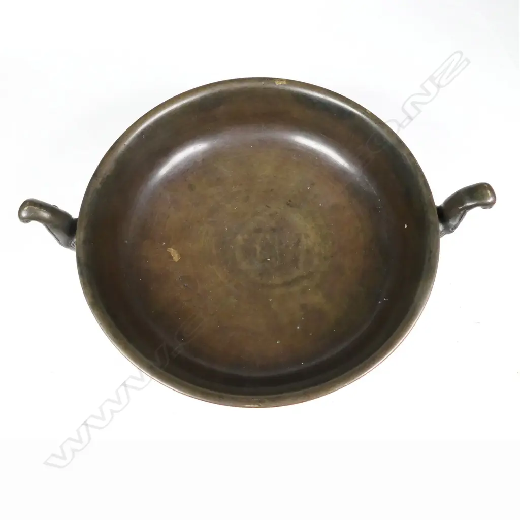 A Chinese bronze censer Image 1++