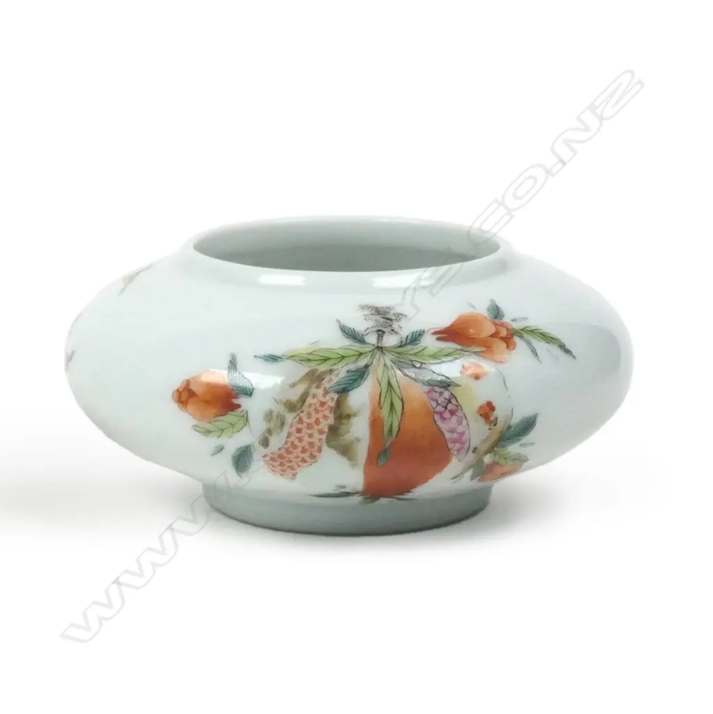 A Chinese wucai squat circular porcelain brush washer decorated with the ‘Three Abundances’ (sanduo) Image 1++