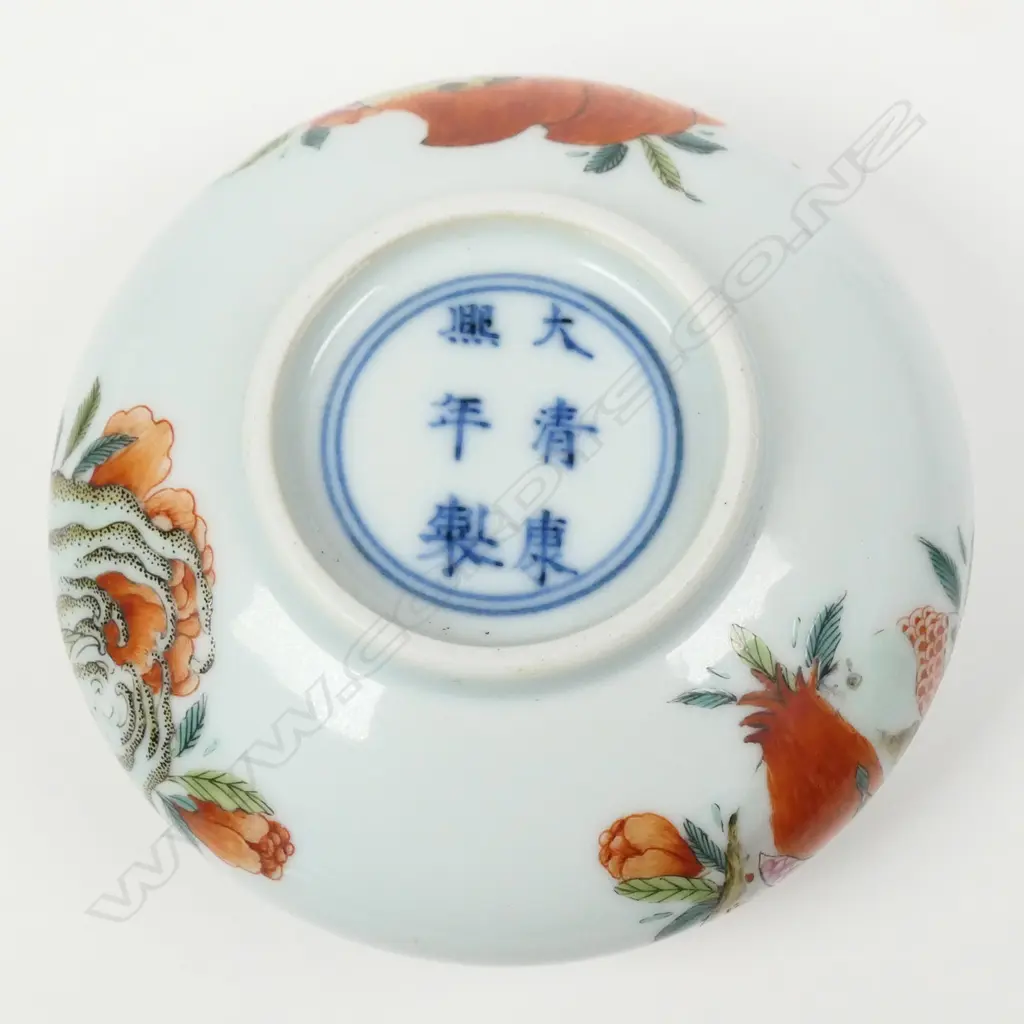A Chinese wucai squat circular porcelain brush washer decorated with the ‘Three Abundances’ (sanduo) Image 1++