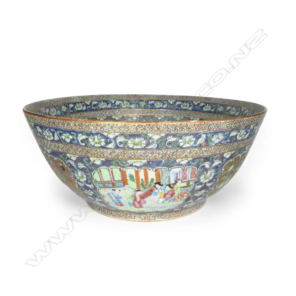 A 19thC Chinese porcelain famille rose punch bowl Image 1++