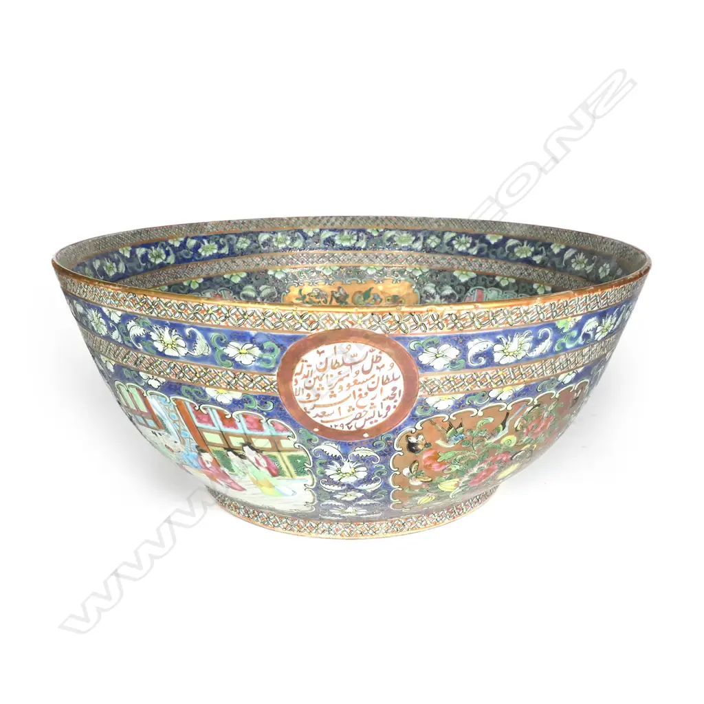 A 19thC Chinese porcelain famille rose punch bowl Image 1++