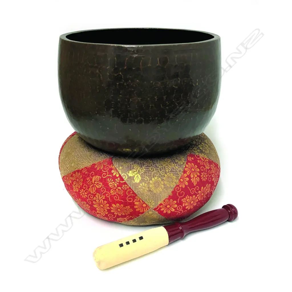 A Japanese bronze singing bowl Image 1++