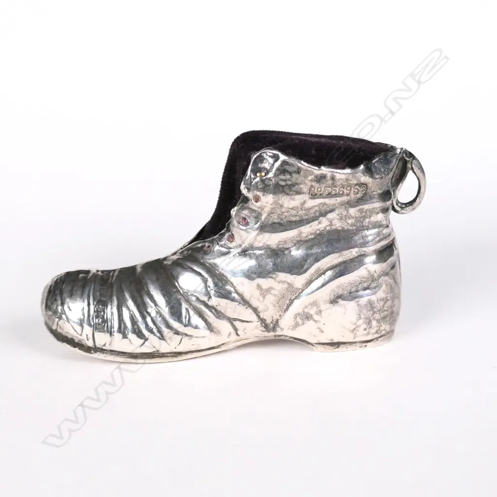 An uncommon Edwardian silver boot pin cushion Image 1++