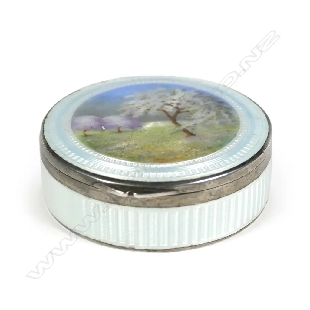 An early 20thC European silver guilloche enamel vanity box Image 1++