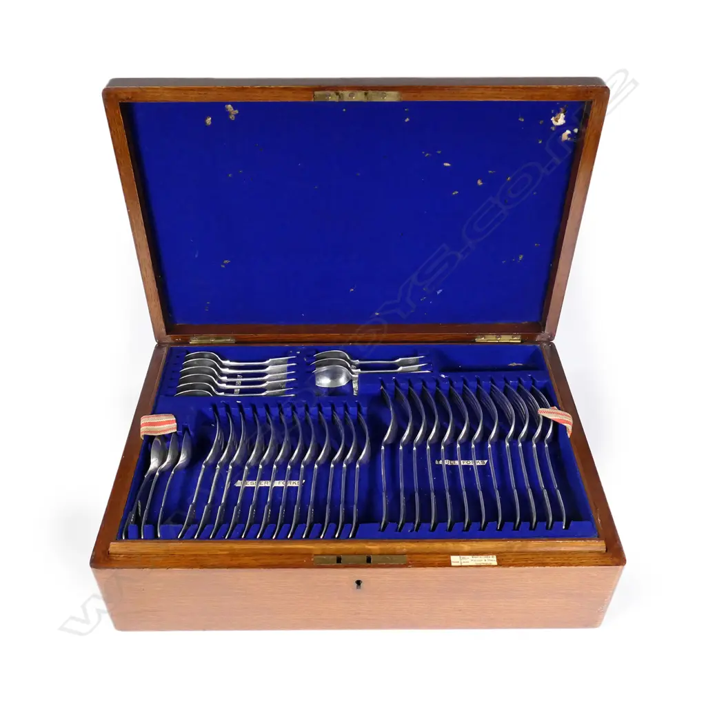An Edwardian silver cutlery canteen Image 1++