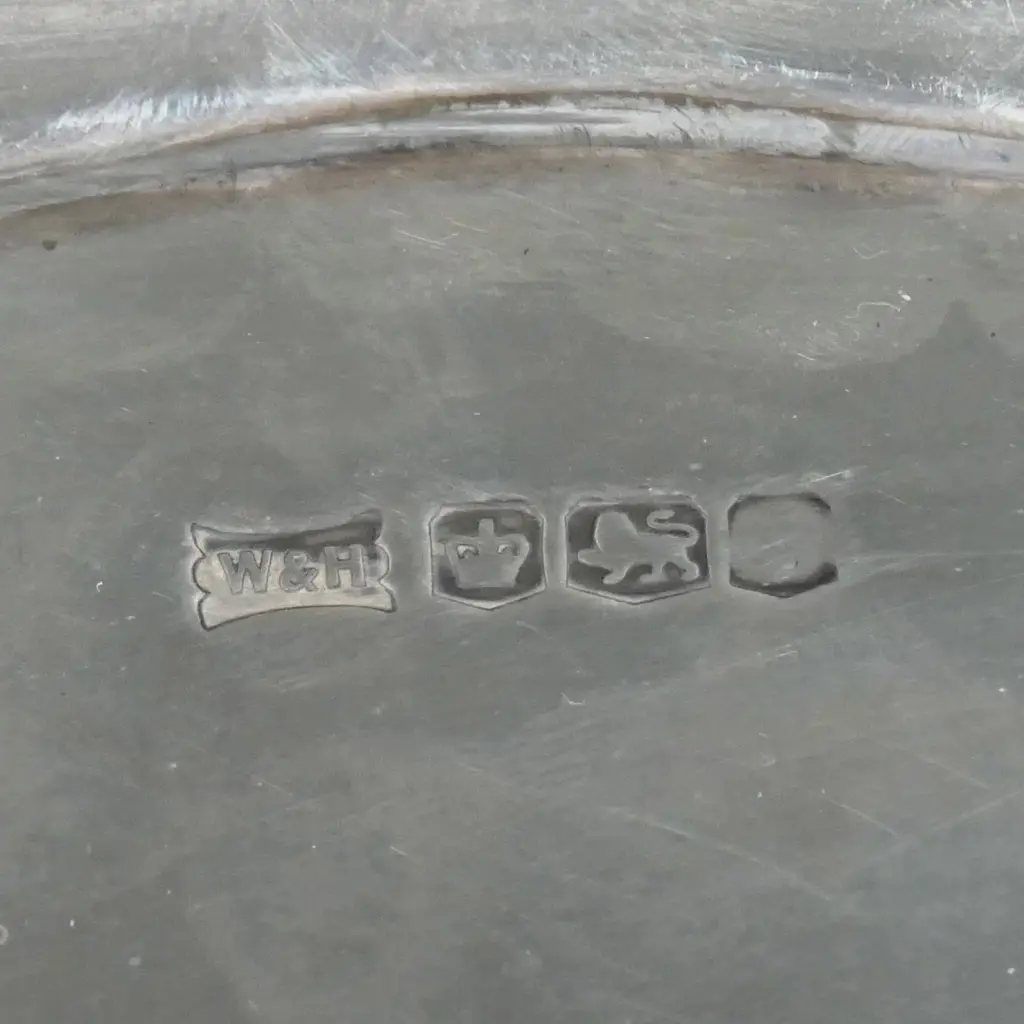 A George V silver salver Image 1++