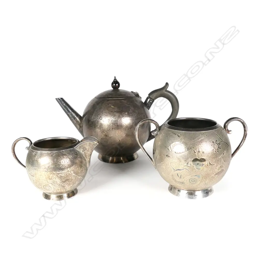 A Victorian Scottish silver three-piece tea set Image 1++