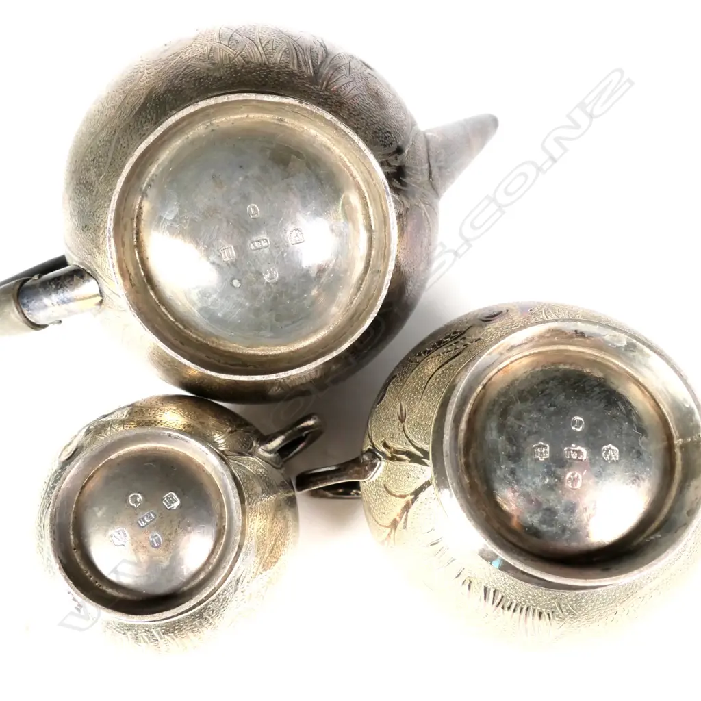 A Victorian Scottish silver three-piece tea set Image 1++