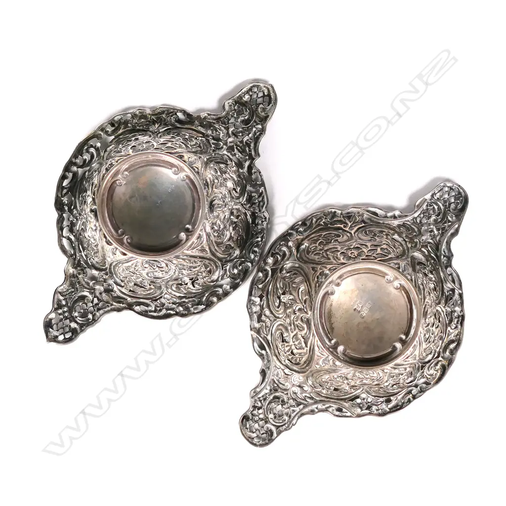 A pair of Victorian silver bonbon dishes Image 1++