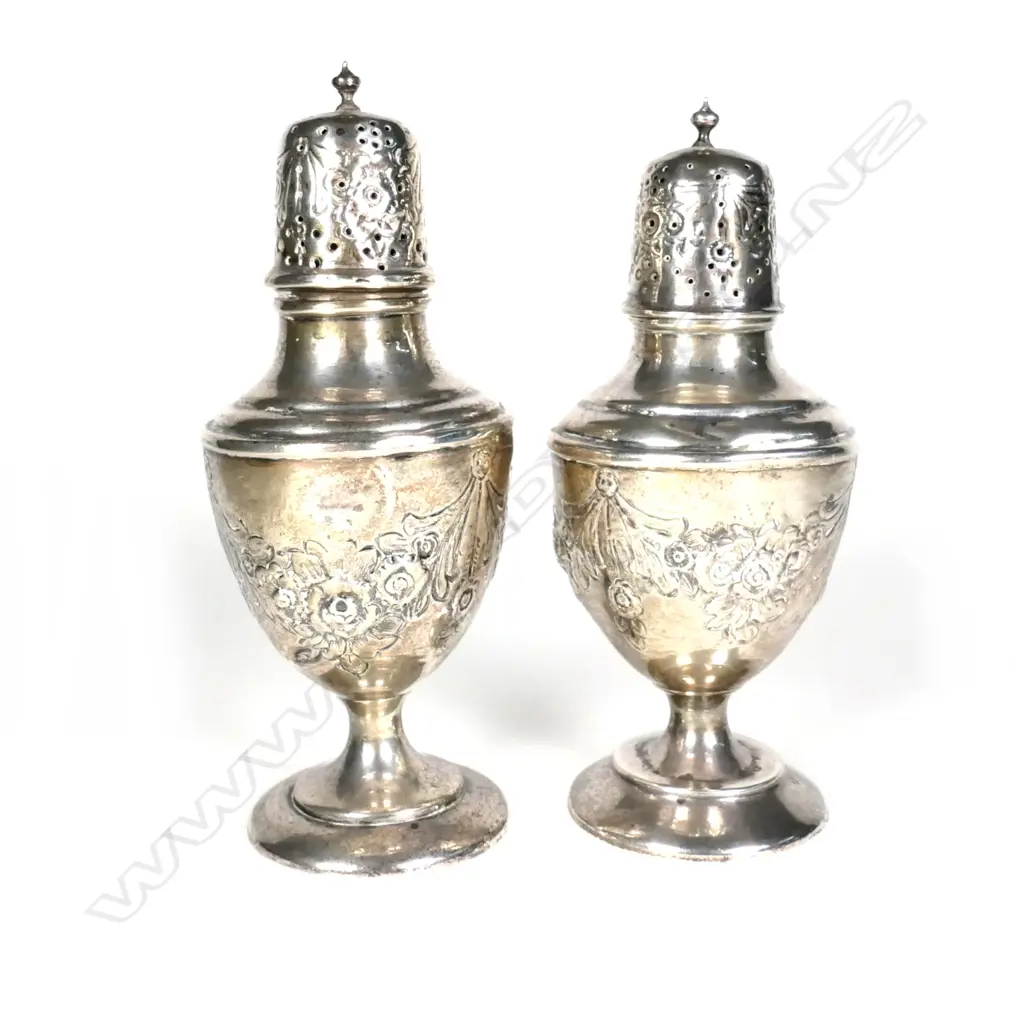 A pair of George III silver casters Image 1++