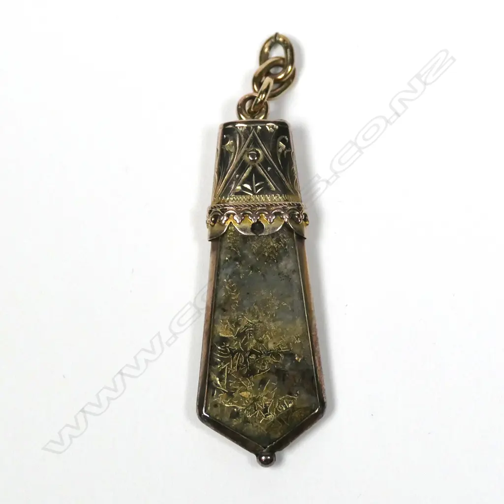 A colonial 9ct gold mounted gold bearing quartz pendant Image 1++