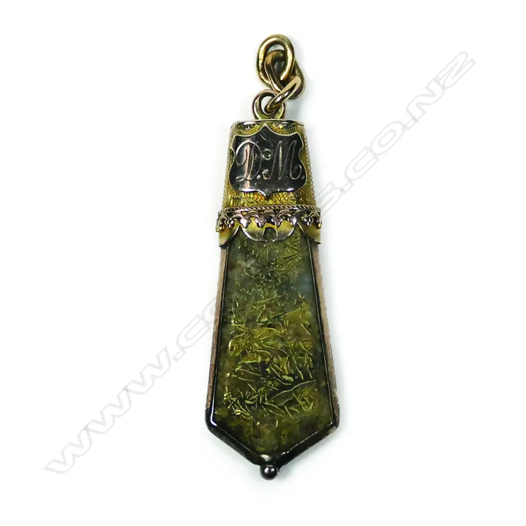 A colonial 9ct gold mounted gold bearing quartz pendant Image 1++