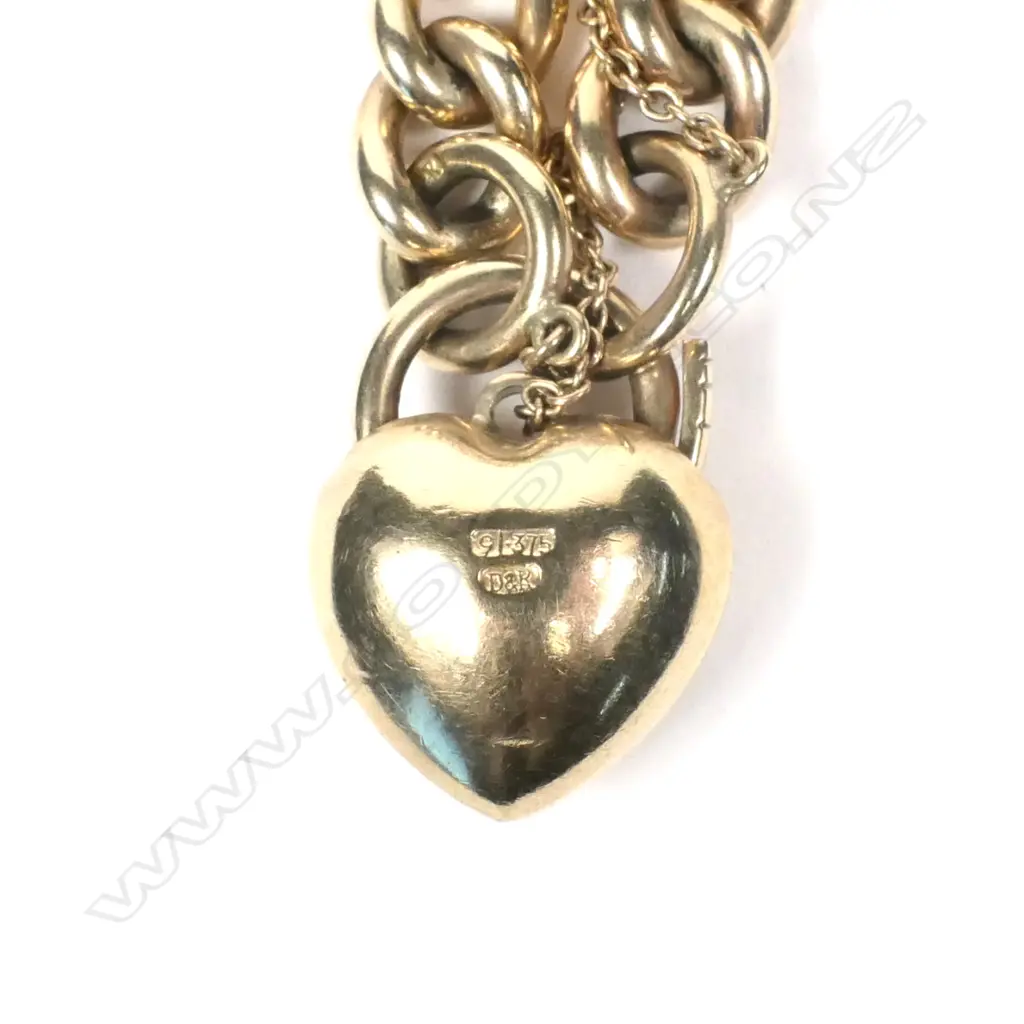 A 9ct yellow gold curb link bracelet Image 1++