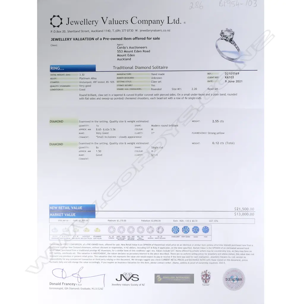 CATALOGUE CORRECTION. A platinum and diamond ring Image 1++