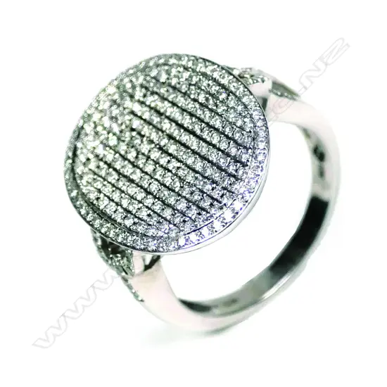 An 18ct white gold and diamond dress ring