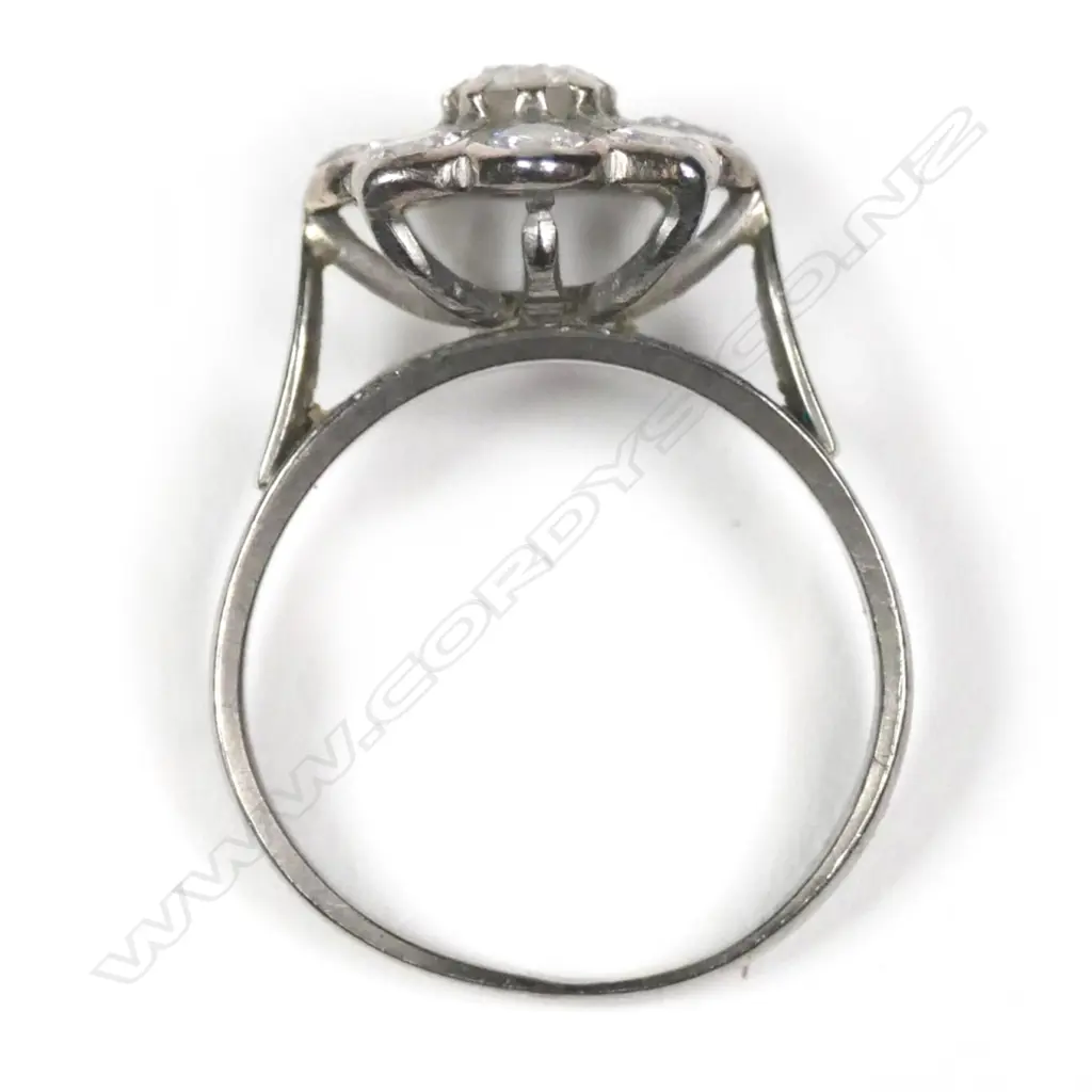 A vintage 18ct white gold and diamond cluster ring Image 1++