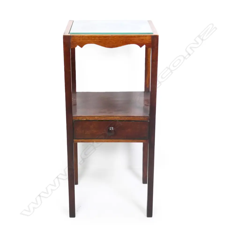 A Georgian mahogany washstand Image 1++