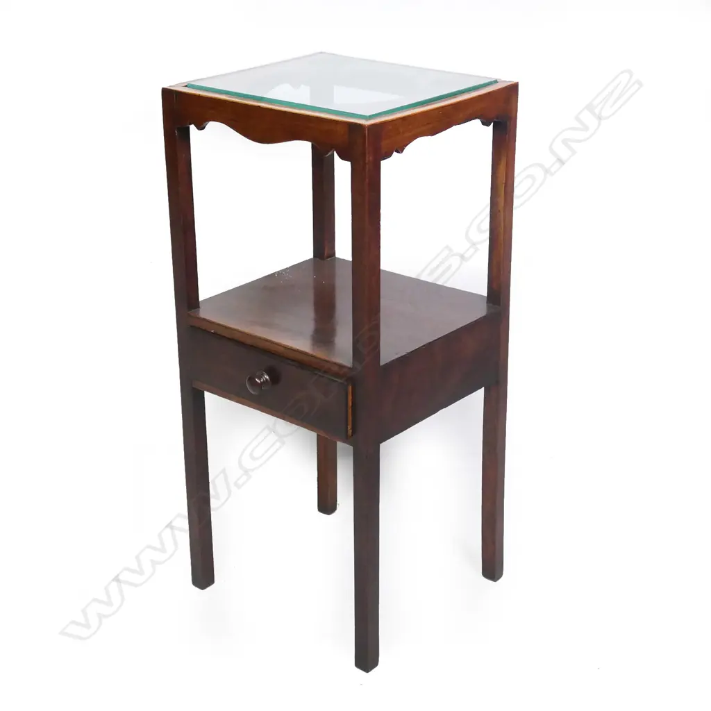 A Georgian mahogany washstand Image 1++