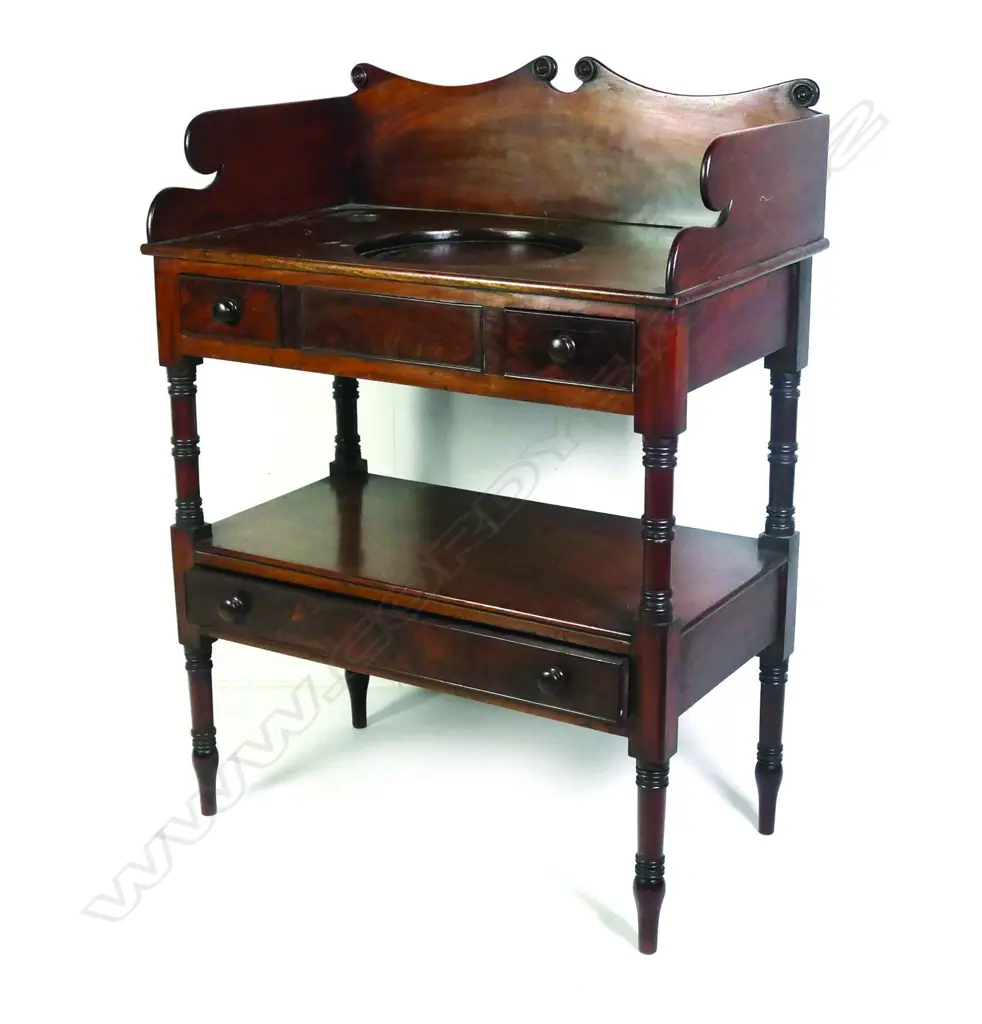 A late Georgian mahogany washstand Image 1++