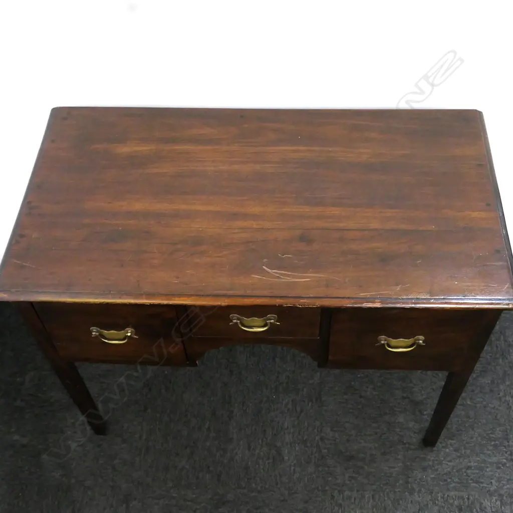 A Georgian mahogany knee hole desk Image 1++