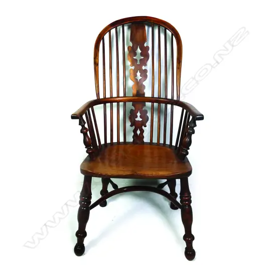 A Victorian elm Windsor chair