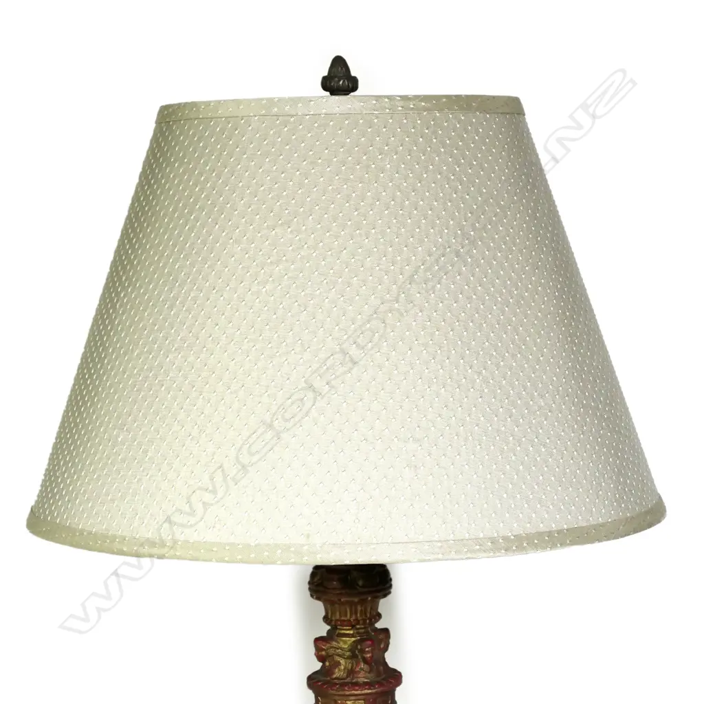 An antique style table lamp Image 1++